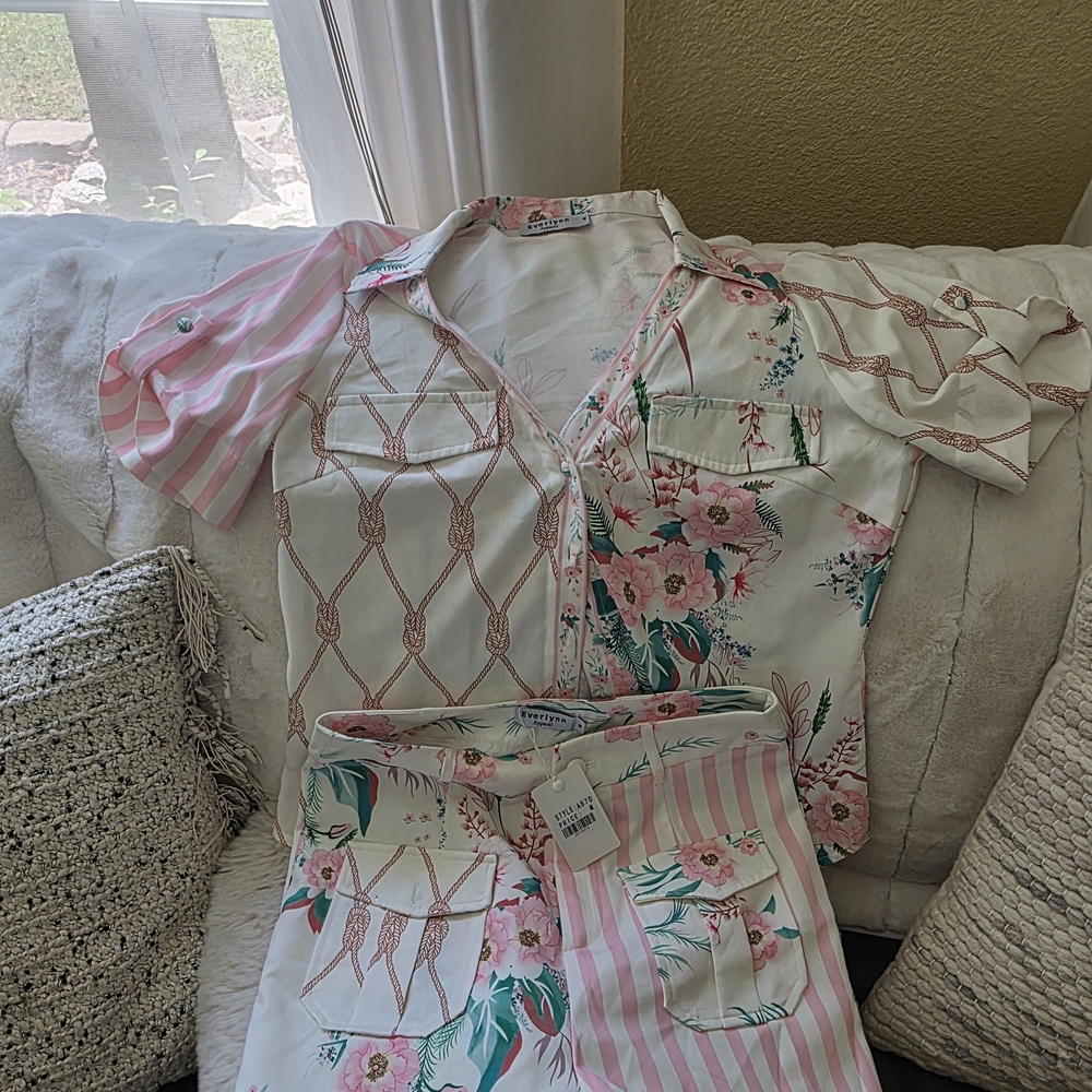 Everlynn Apparel Beautiful Short Set. Size M.